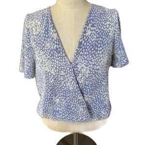 ASTR The Label Short Sleeve Wrap Blouse Top Blue and White. Size Medium